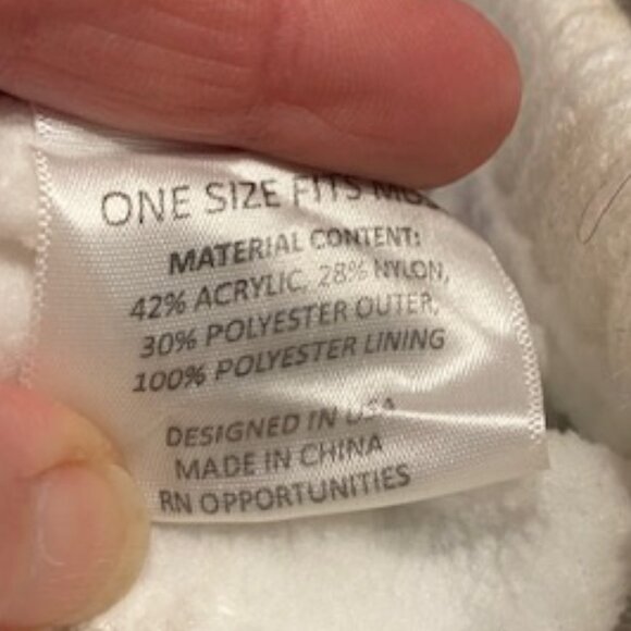 NWOT Mirabeau Black White Checkered Retro Design Knit Hat Pom Pom Beanie - Picture 4 of 4